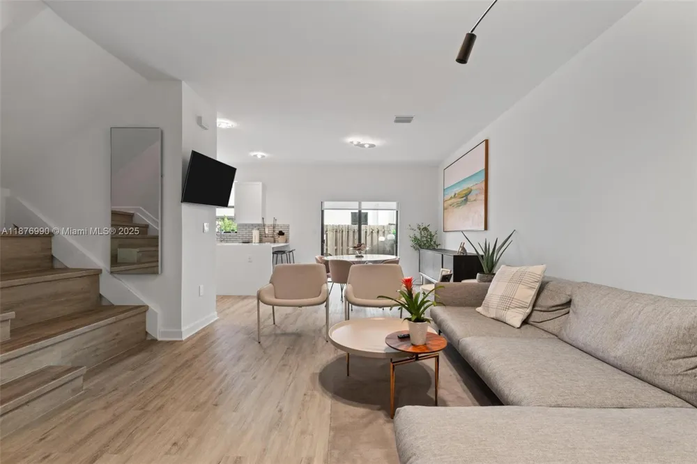 403 NE 212th St Miami, FL 33179