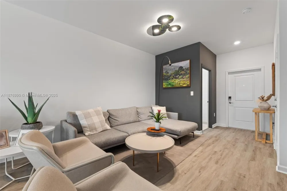 403 NE 212th St Miami, FL 33179