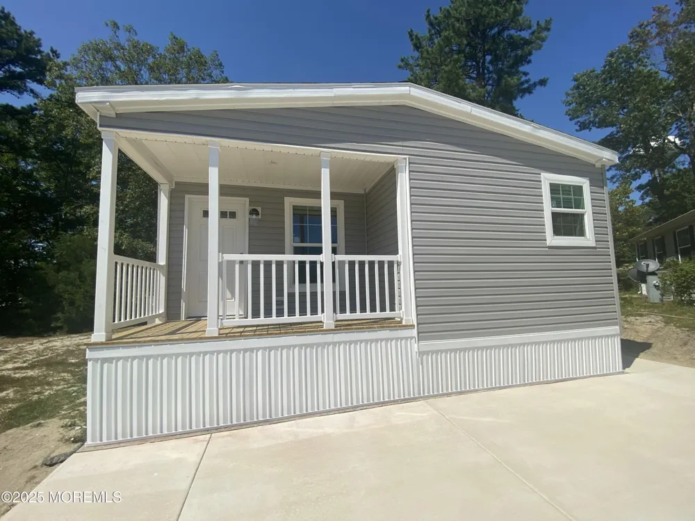 18 Maple Tree Court Manahawkin, NJ 08050