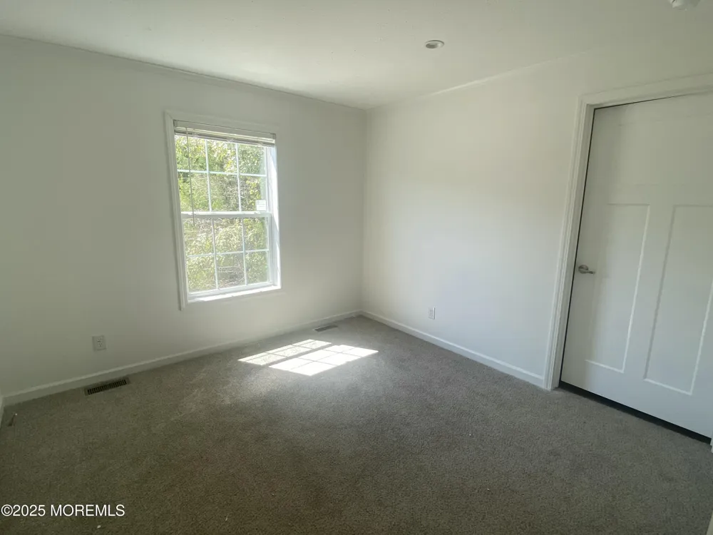 18 Maple Tree Court Manahawkin, NJ 08050