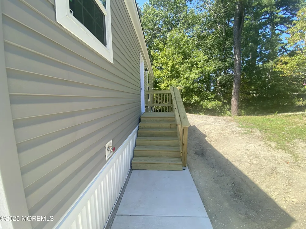 18 Maple Tree Court Manahawkin, NJ 08050