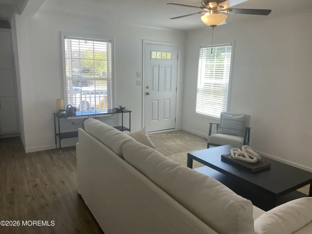 18 Maple Tree Court Manahawkin, NJ 08050