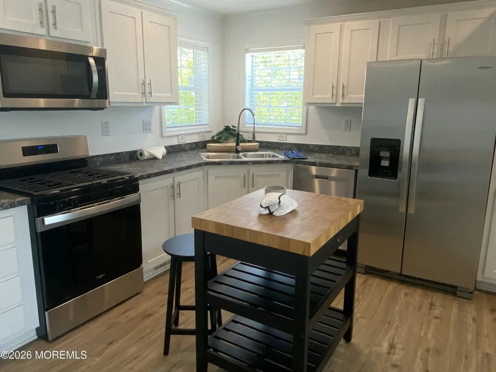 18 Maple Tree Court Manahawkin, NJ 08050