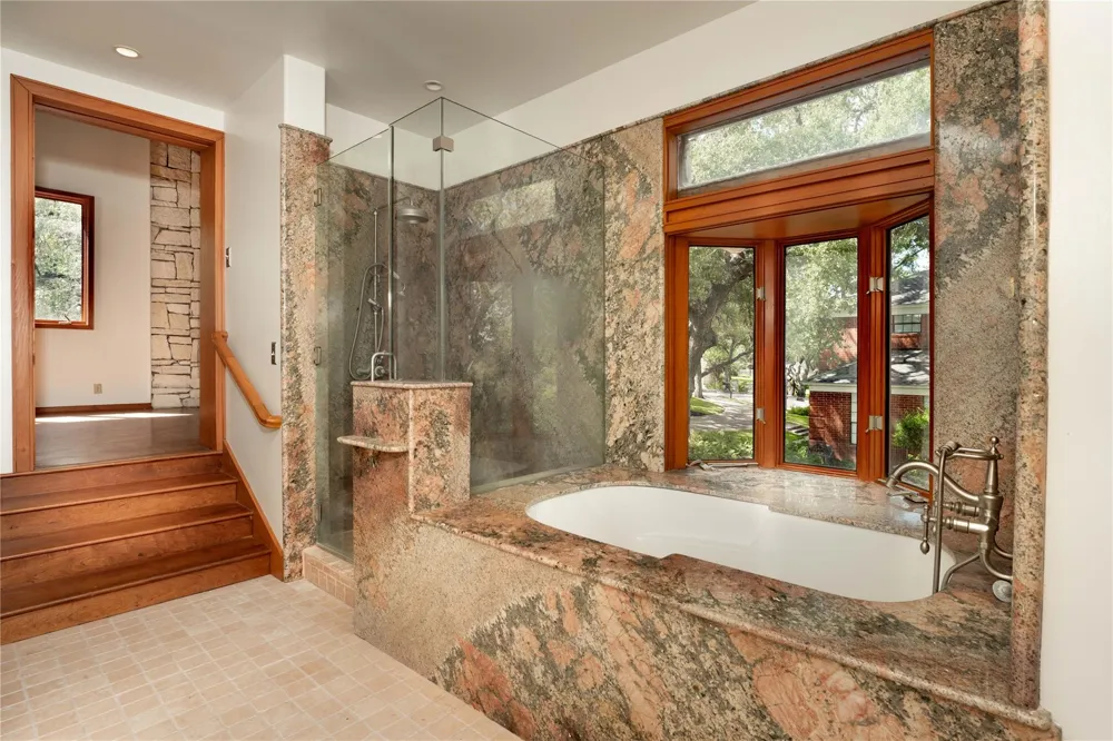 206 Rolling Hill Drive La Grange, TX 78945