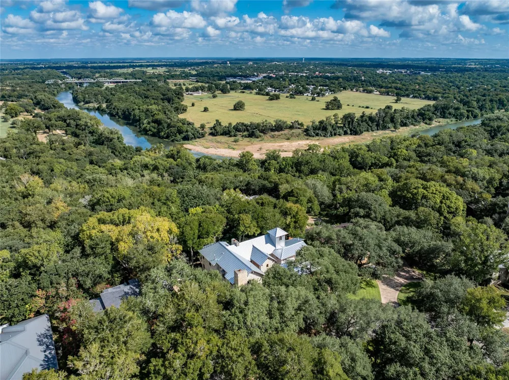 206 Rolling Hill Drive La Grange, TX 78945