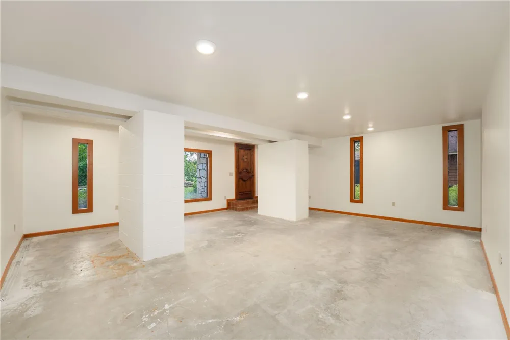 206 Rolling Hill Drive La Grange, TX 78945