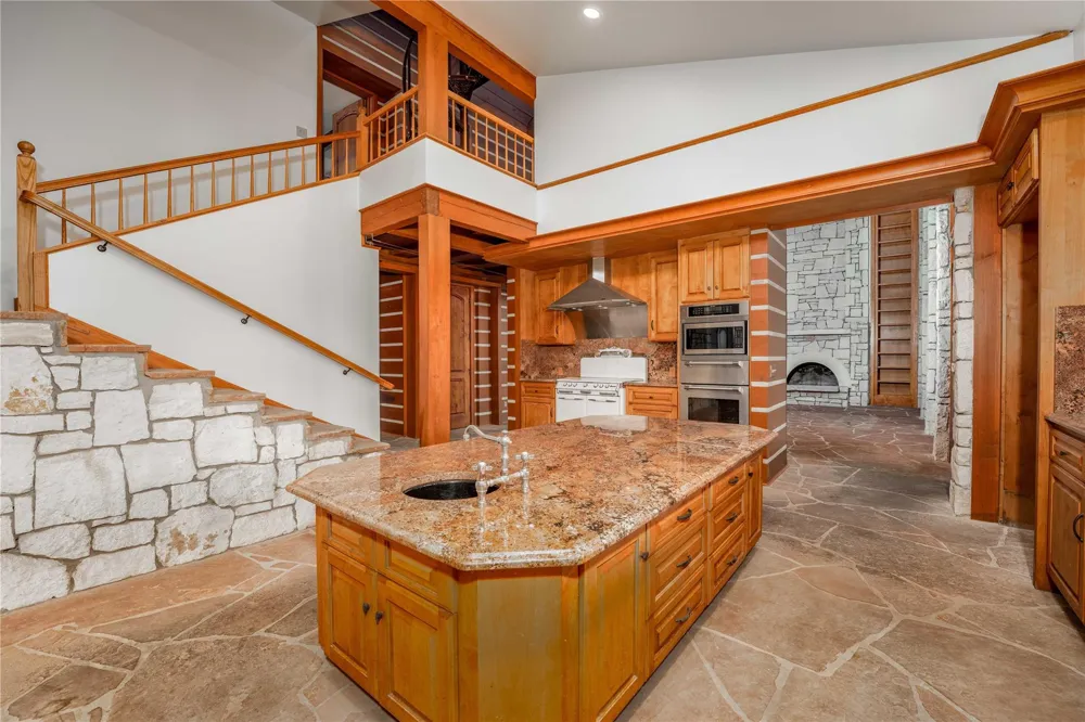 206 Rolling Hill Drive La Grange, TX 78945