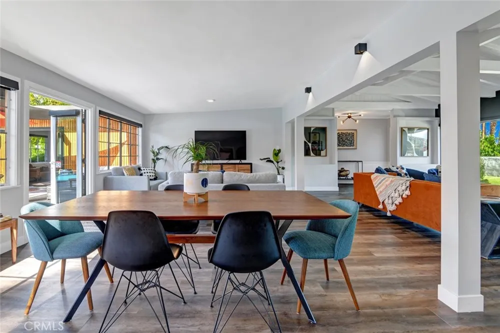 1645 S Sunrise Way Palm Springs, CA 92264