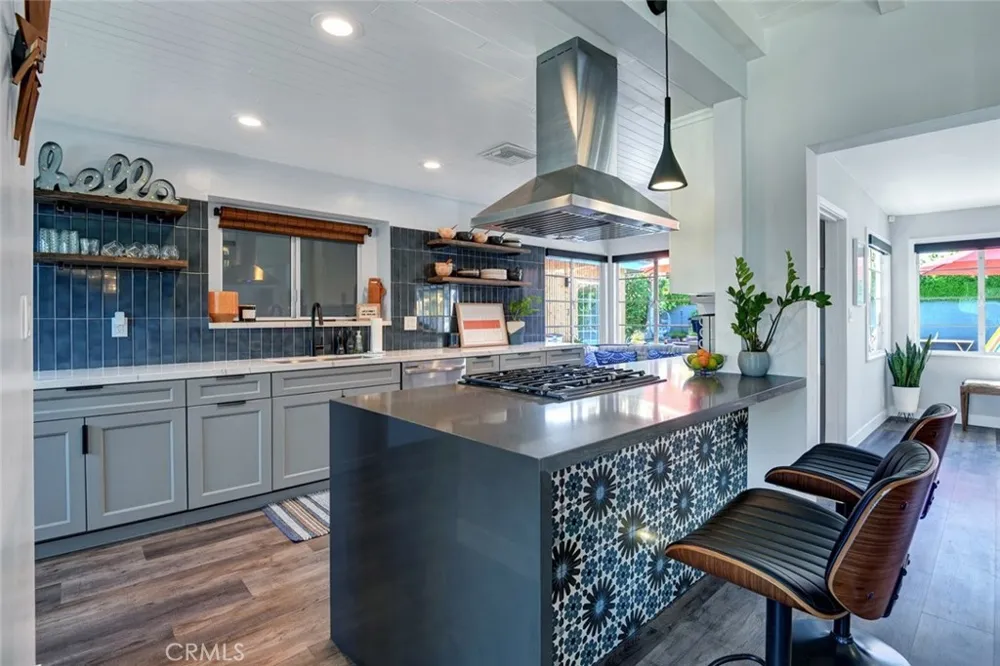 1645 S Sunrise Way Palm Springs, CA 92264