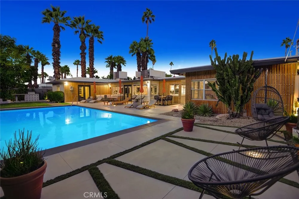 1645 S Sunrise Way Palm Springs, CA 92264