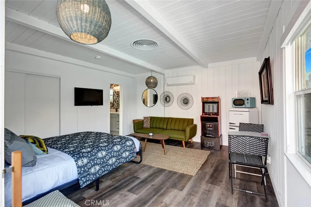 1645 S Sunrise Way Palm Springs, CA 92264