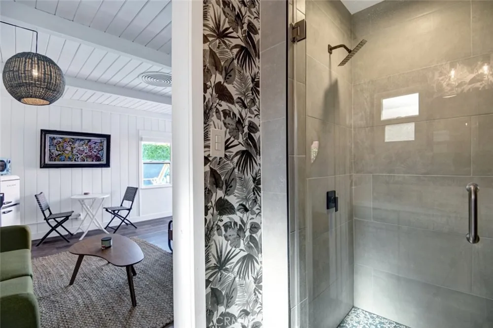 1645 S Sunrise Way Palm Springs, CA 92264