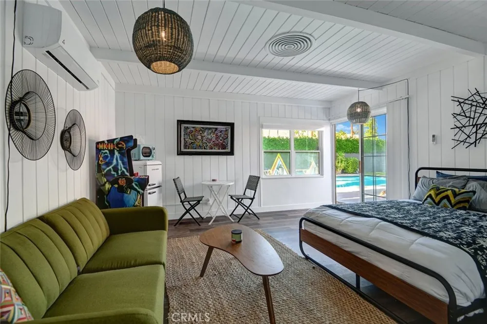 1645 S Sunrise Way Palm Springs, CA 92264