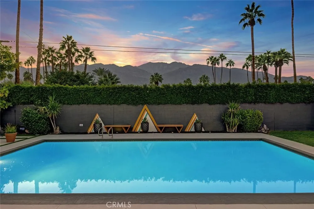 1645 S Sunrise Way Palm Springs, CA 92264