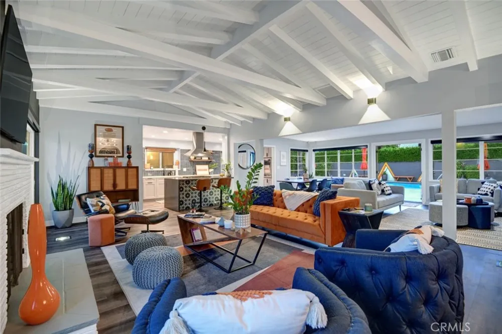 1645 S Sunrise Way Palm Springs, CA 92264