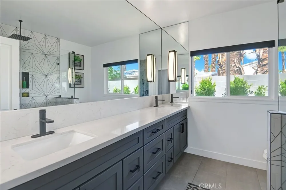 1645 S Sunrise Way Palm Springs, CA 92264