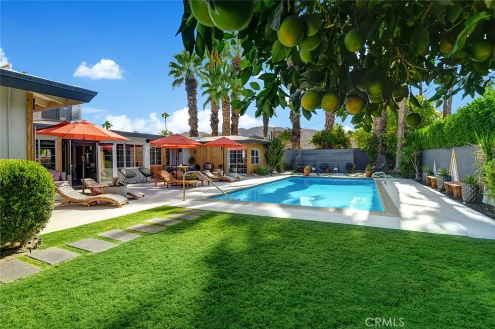 1645 S Sunrise Way Palm Springs, CA 92264