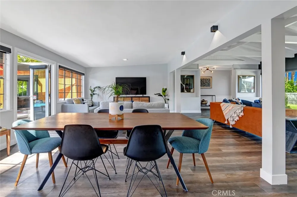 1645 S Sunrise Way Palm Springs, CA 92264