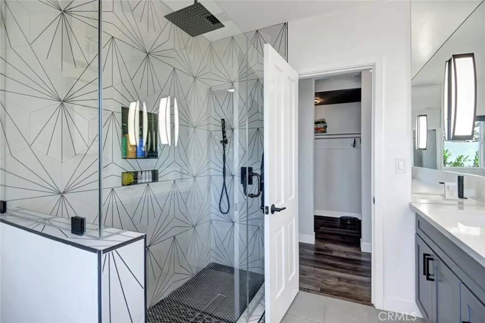 1645 S Sunrise Way Palm Springs, CA 92264