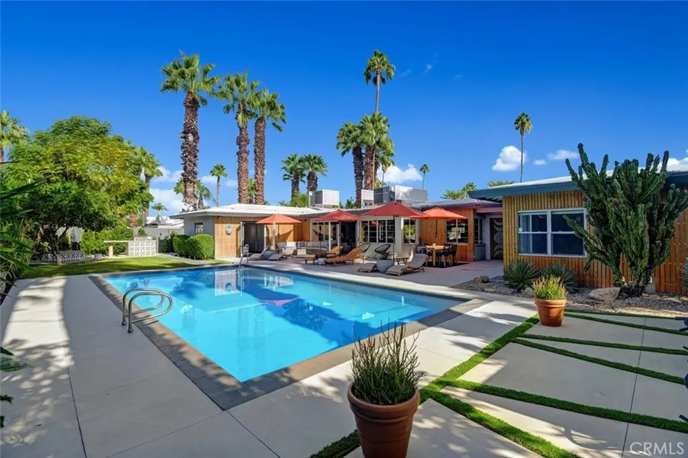 1645 S Sunrise Way Palm Springs, CA 92264