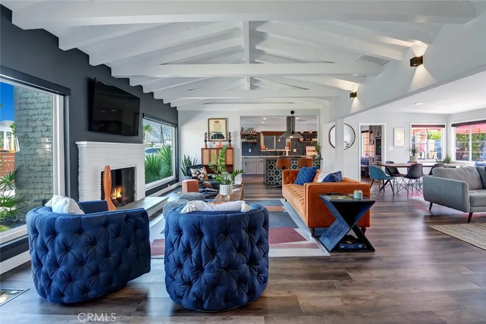 1645 S Sunrise Way Palm Springs, CA 92264