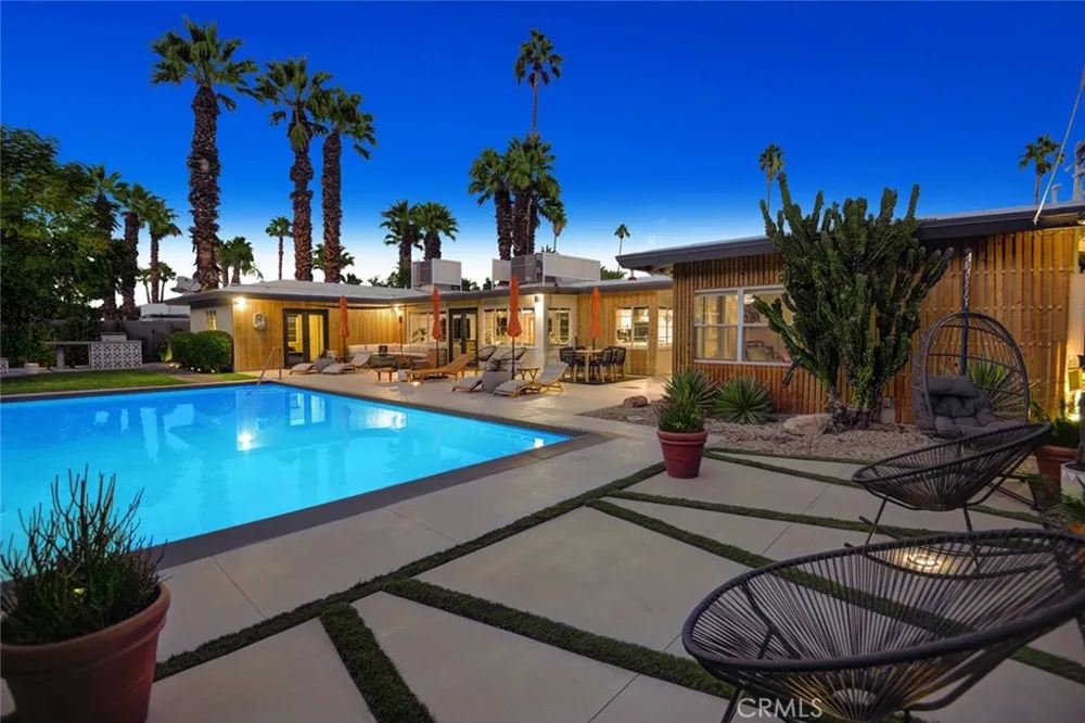 1645 S Sunrise Way Palm Springs, CA 92264