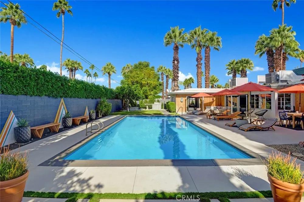 1645 S Sunrise Way Palm Springs, CA 92264