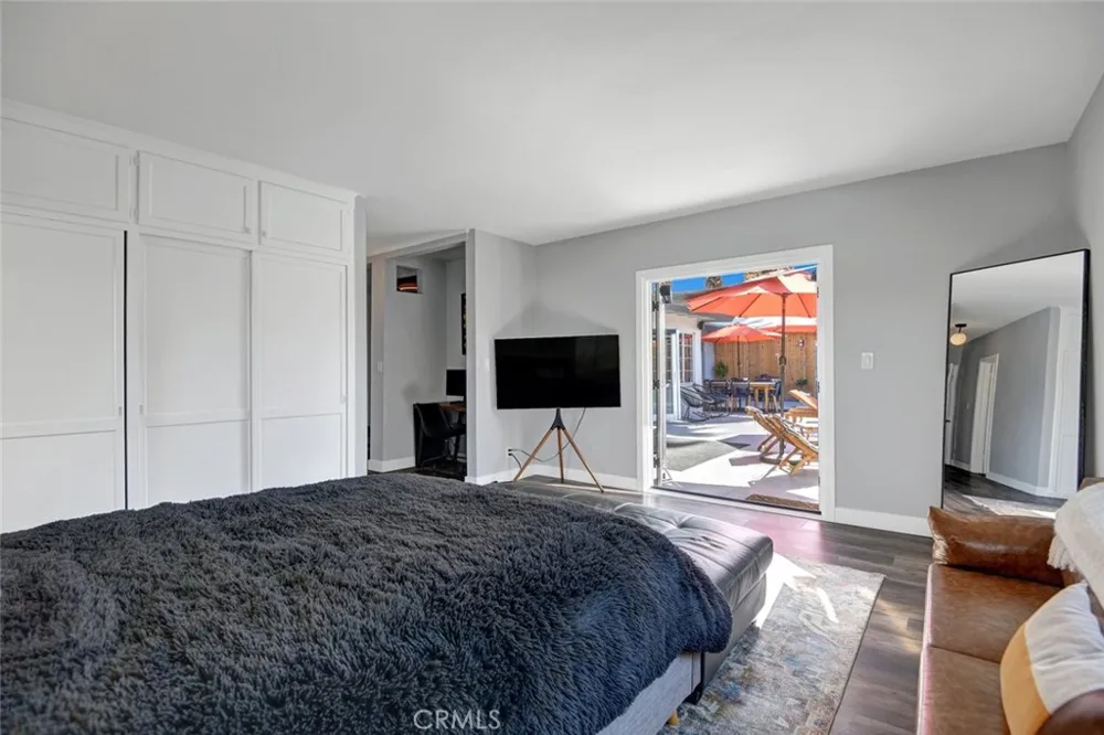 1645 S Sunrise Way Palm Springs, CA 92264