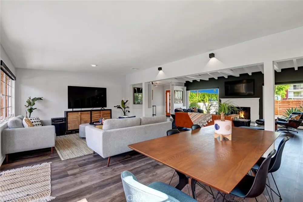 1645 S Sunrise Way Palm Springs, CA 92264