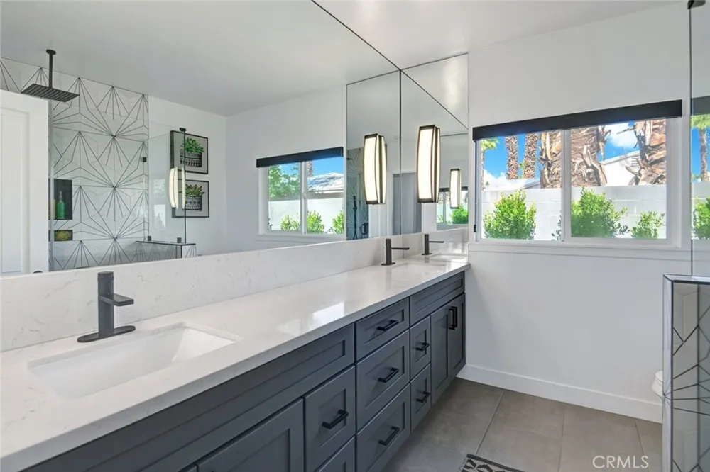 1645 S Sunrise Way Palm Springs, CA 92264