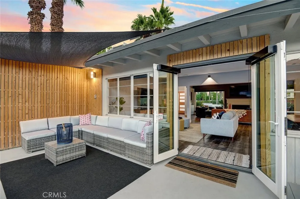 1645 S Sunrise Way Palm Springs, CA 92264