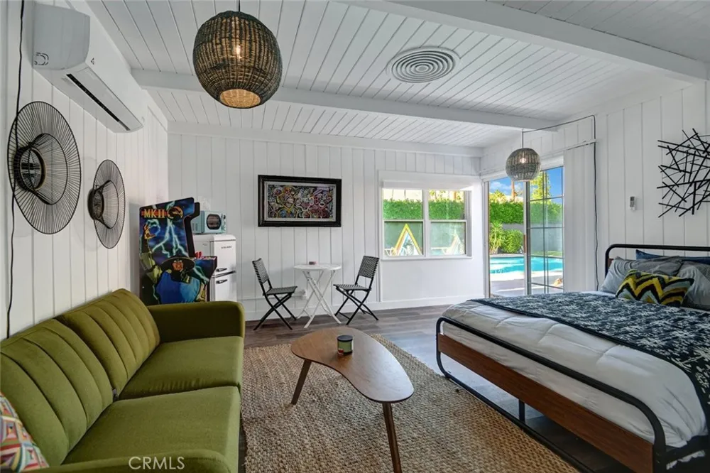 1645 S Sunrise Way Palm Springs, CA 92264