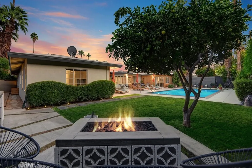 1645 S Sunrise Way Palm Springs, CA 92264