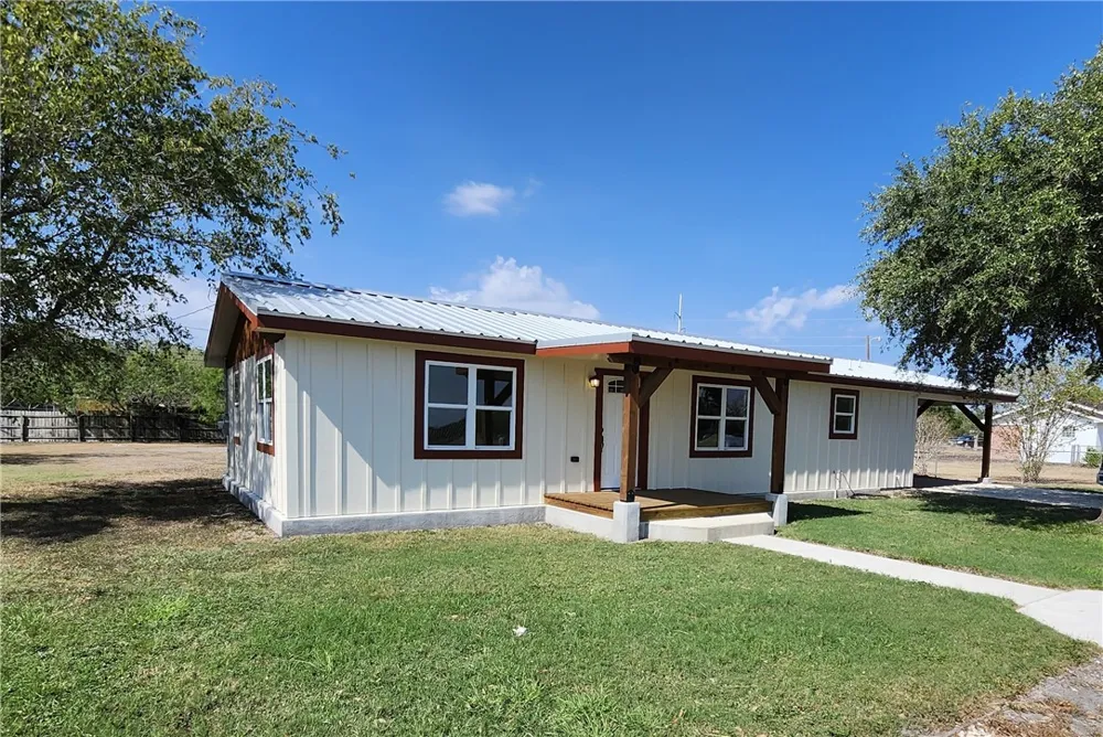 305 E Soyars Avenue Orange Grove, TX 78372