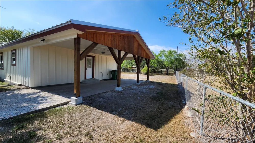 305 E Soyars Avenue Orange Grove, TX 78372