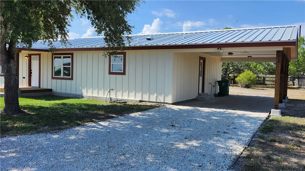 305 E Soyars Avenue Orange Grove, TX 78372