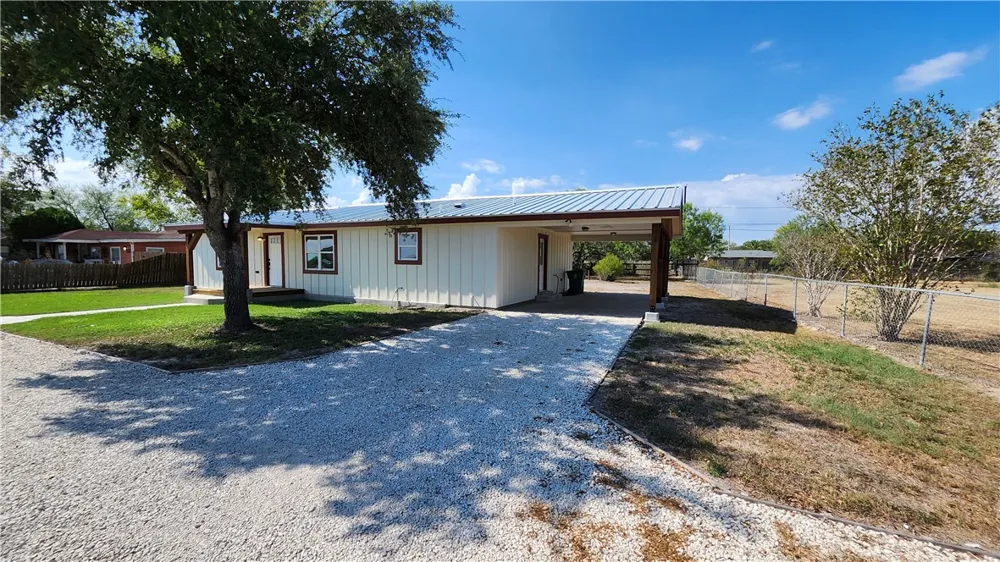 305 E Soyars Avenue Orange Grove, TX 78372
