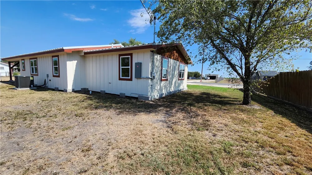 305 E Soyars Avenue Orange Grove, TX 78372