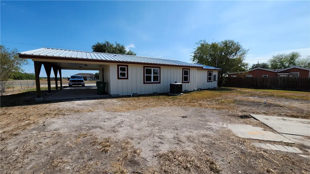 305 E Soyars Avenue Orange Grove, TX 78372