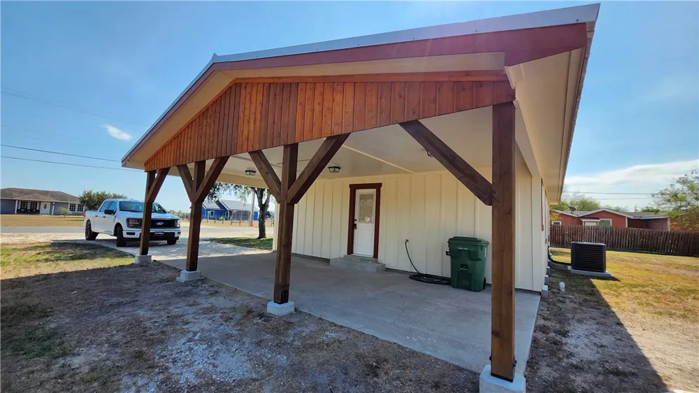 305 E Soyars Avenue Orange Grove, TX 78372