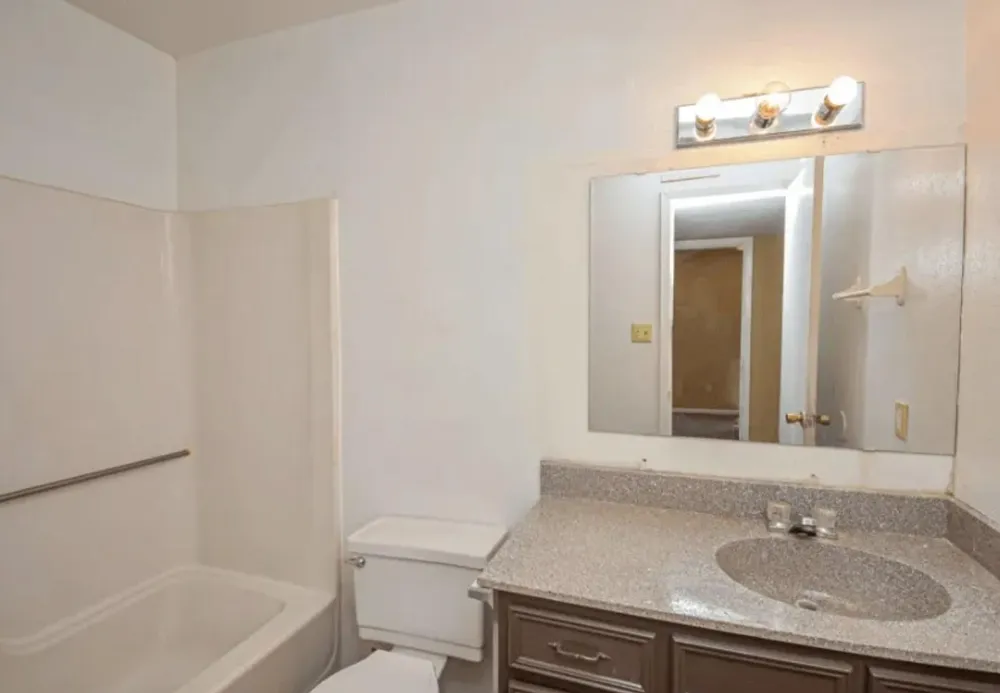 2000 Fourth St Hempstead, TX 77445
