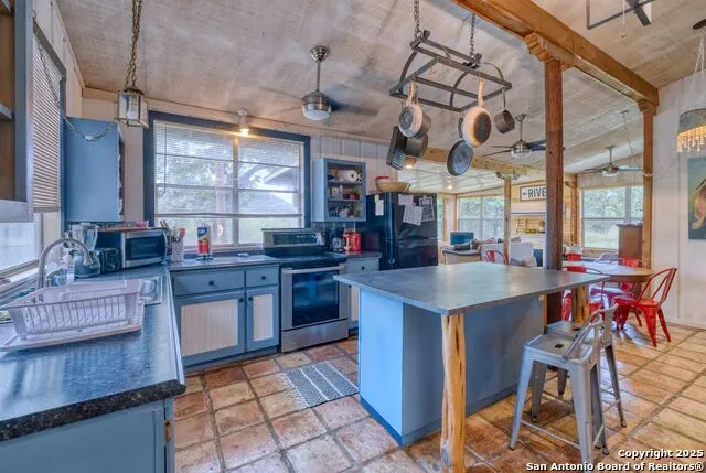 394 Squirrel Bend Reagan Wells, TX 78801