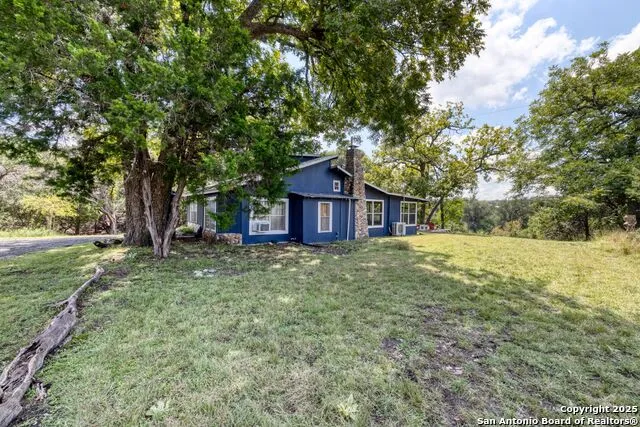 394 Squirrel Bend Reagan Wells, TX 78801