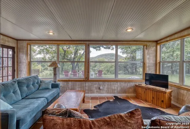 394 Squirrel Bend Reagan Wells, TX 78801