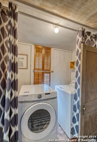 394 Squirrel Bend Reagan Wells, TX 78801