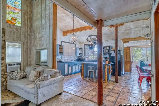 394 Squirrel Bend Reagan Wells, TX 78801