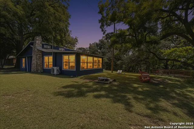 394 Squirrel Bend Reagan Wells, TX 78801