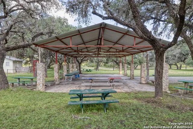 394 Squirrel Bend Reagan Wells, TX 78801