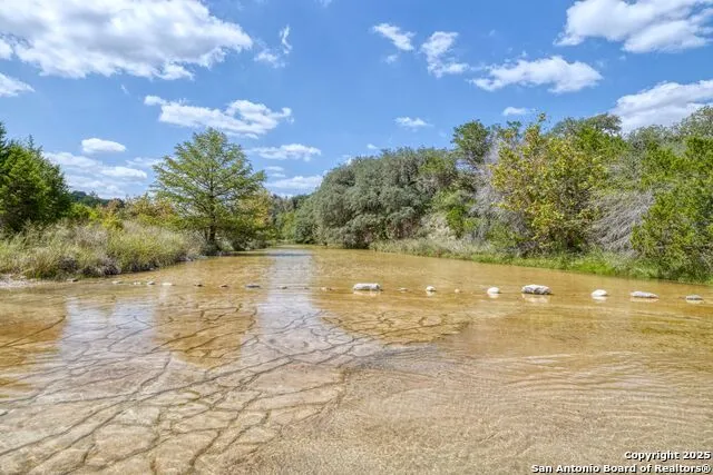 394 Squirrel Bend Reagan Wells, TX 78801