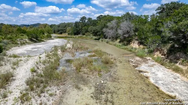 394 Squirrel Bend Reagan Wells, TX 78801
